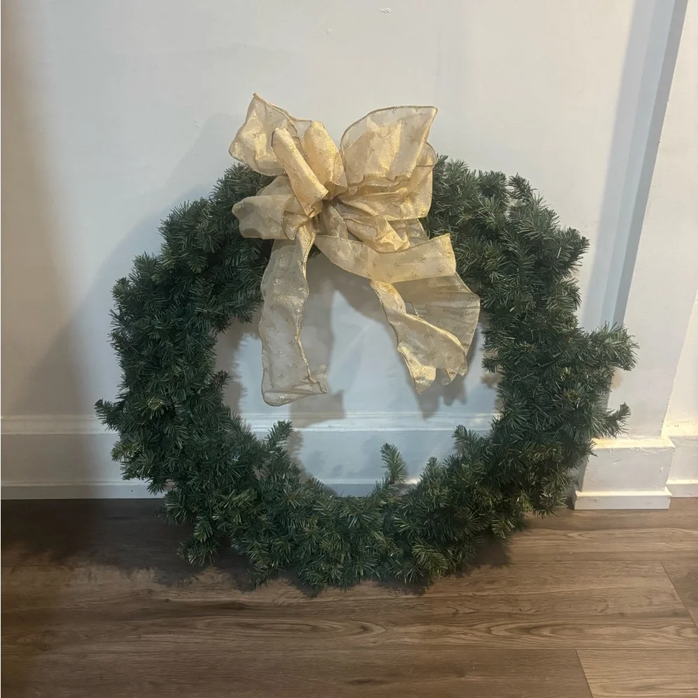 Elegant Green Holiday Wreath with Gold Bow